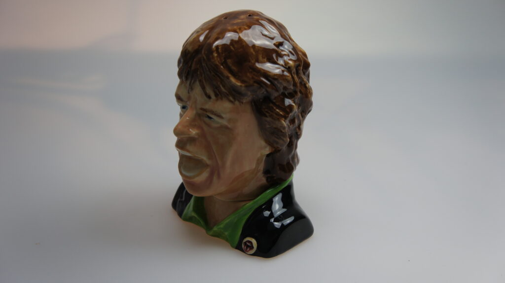 Een uniek peper- en zoutstel in de vorm van Mick Jagger's borststuk, met kunstzinnige details en scharnierende deksels om de kruiden te strooien