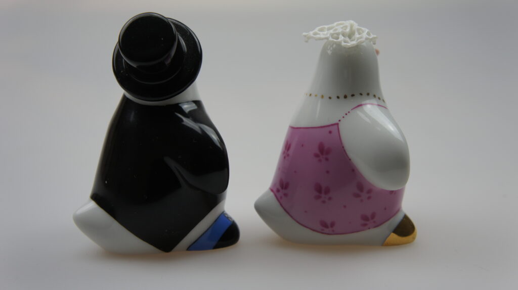 Bruidegom Pinguïn met Hoed, Jacquet en Vlinderstrik - Uniek Peper & Zoutstel