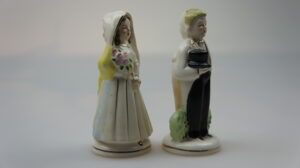 Peper- en zoutstel met bruidsparen - Twee generaties in één beeld.