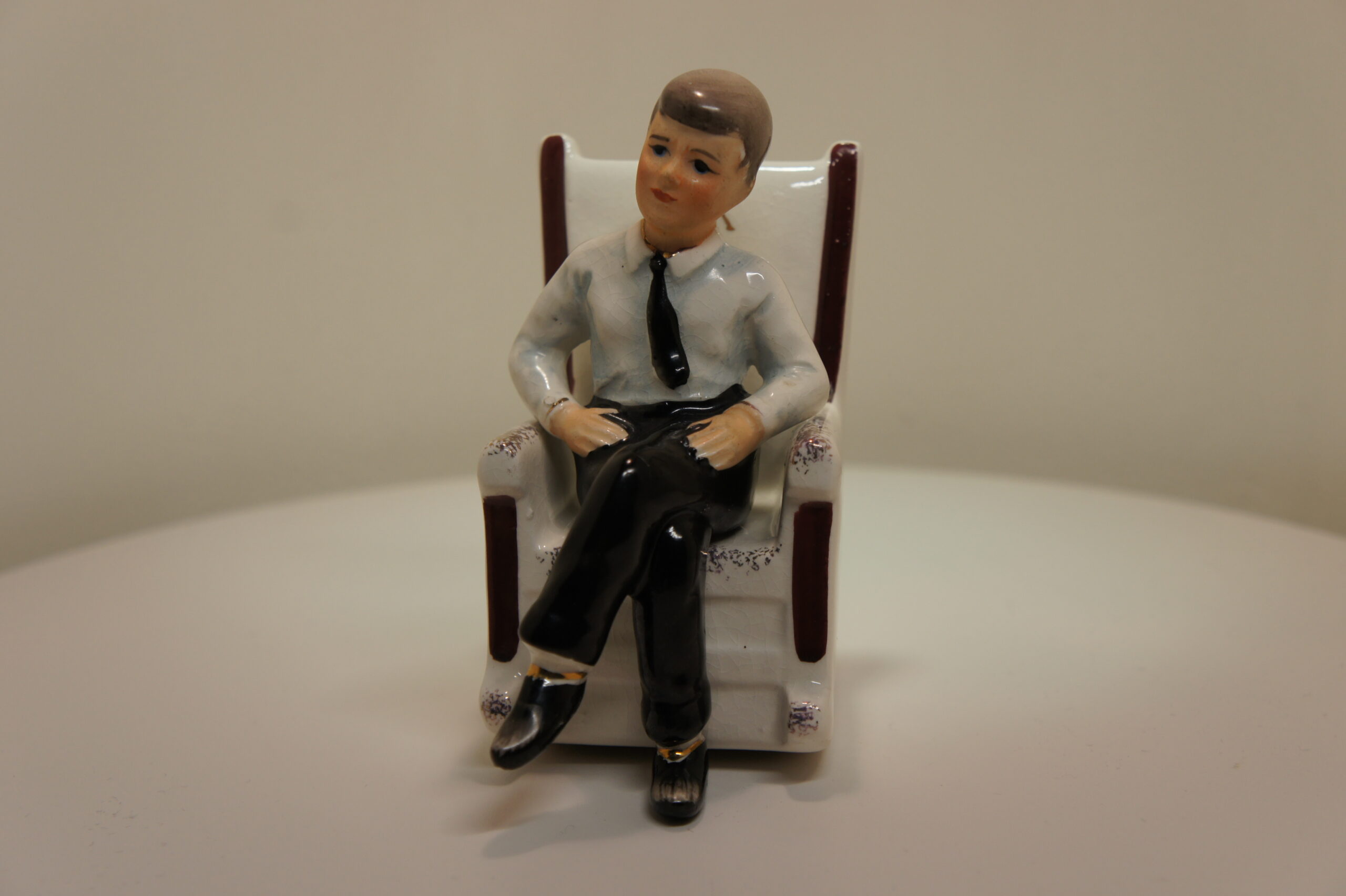 John F. Kennedy in stoel