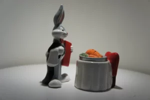 Peper- en zoutstel Bugs Bunny als ober met dienblad, Warner Bros Applause