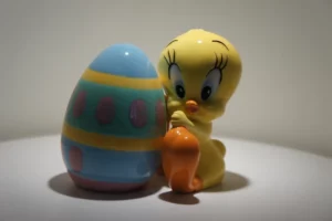 Peper- en zoutstel Tweety met paasei – Loony Tunes 1999