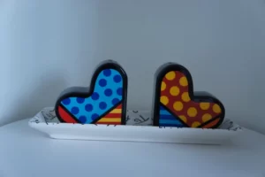Peper- en zoutstel hartjes met bijpassend dienblad, Romero Britto design