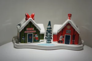 Mickey Minnie Mouse kerstdorp peper zoutstel Disney Holiday Lodge